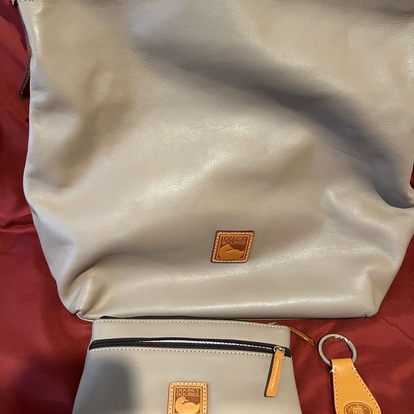 New Dooney Bourke Bag with Wallet and Key Ring! - Picture 2 of 9
